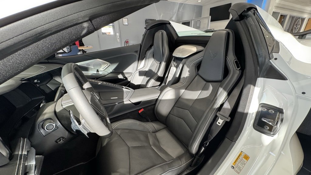 Used 2025 Chevrolet Corvette Z06 image 9