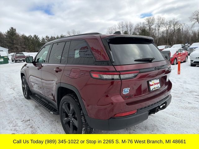 Used 2025 Jeep Grand Cherokee Altitude image 9