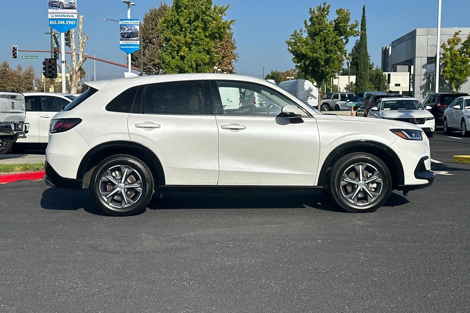 Used 2023 Honda HR-V EX-L image 8