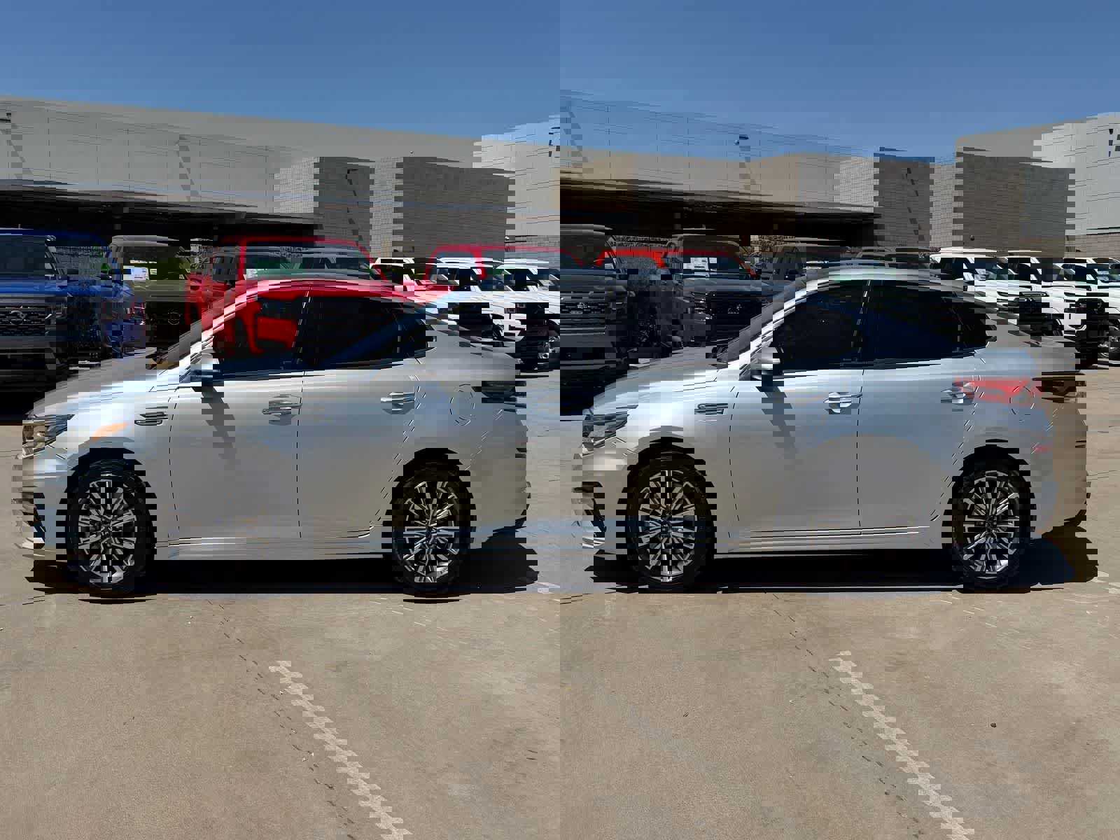 Used 2020 Kia Optima Premium image 2