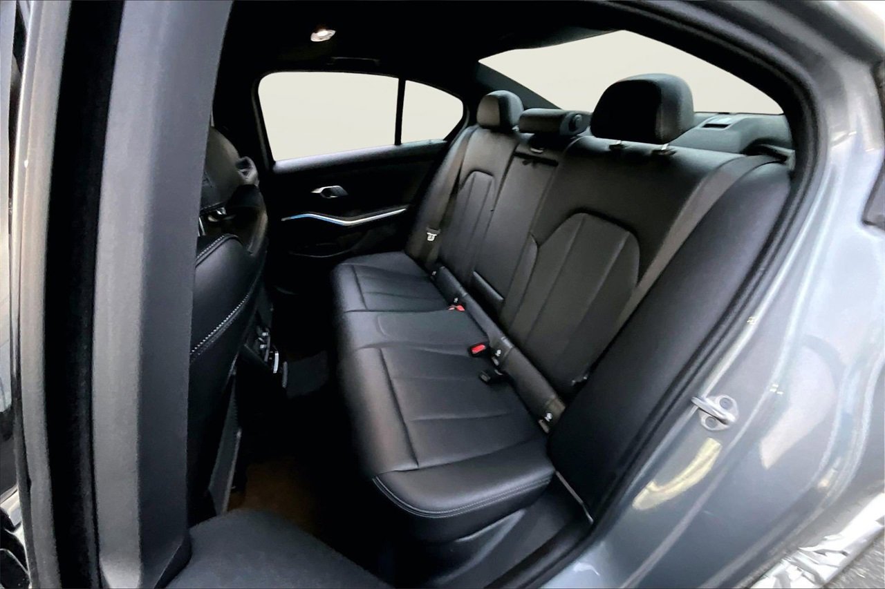 Used 2023 BMW 330i xDrive 330i xDrive w/ Driving Assistance Package image 23