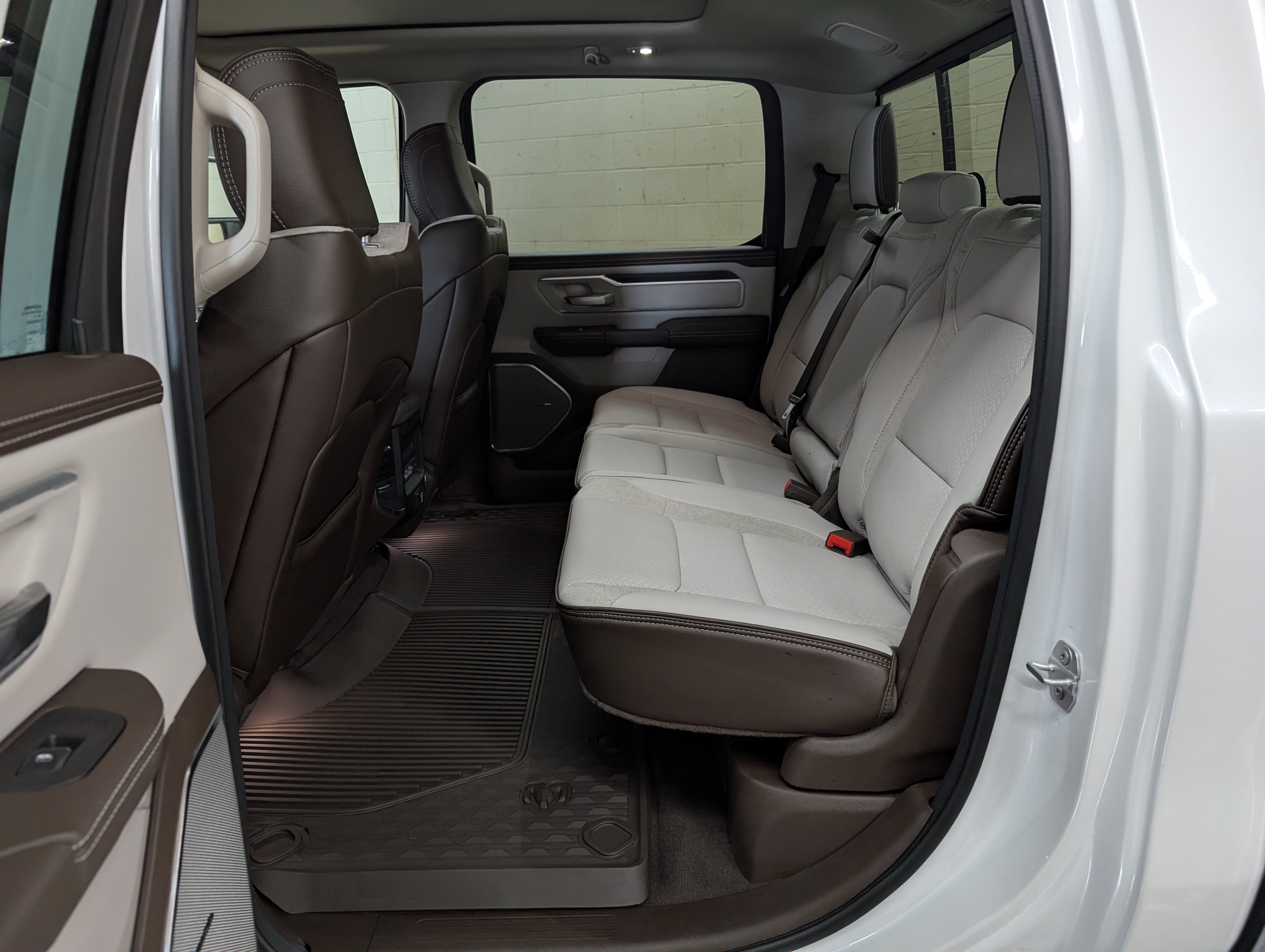 New 2026 RAM 1500 Laramie AWD/4WD image 7
