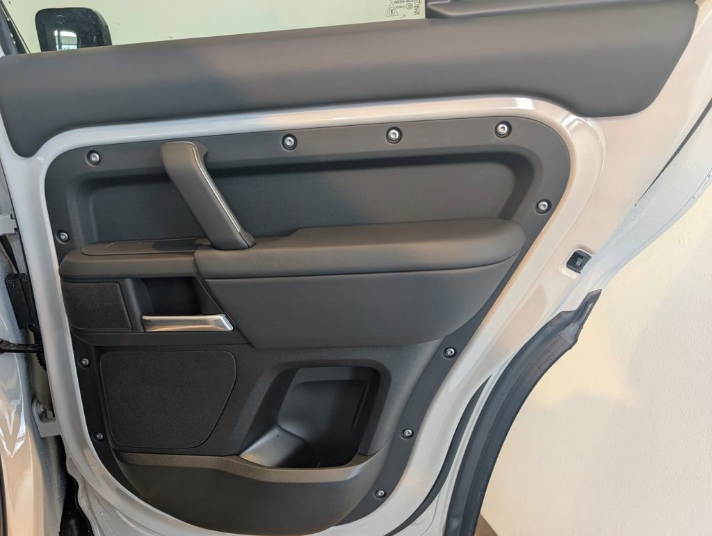 New 2026 Land Rover Defender 130 X-Dynamic SE image 27
