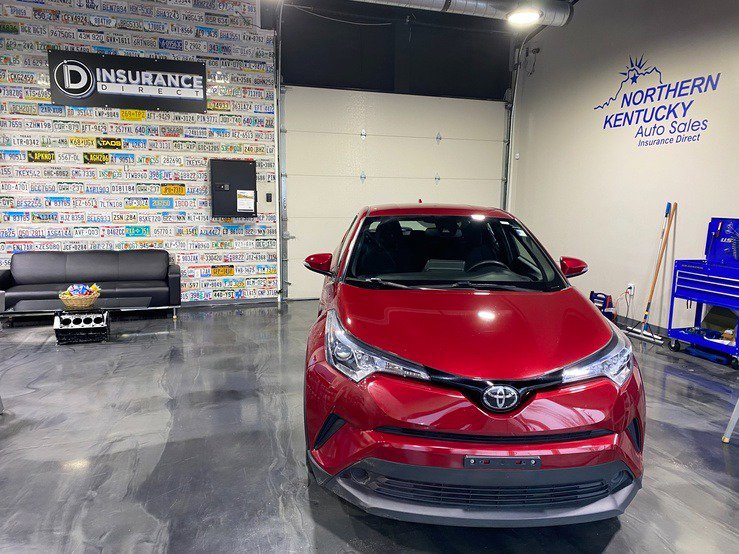 Used 2019 Toyota C-HR LE image 2