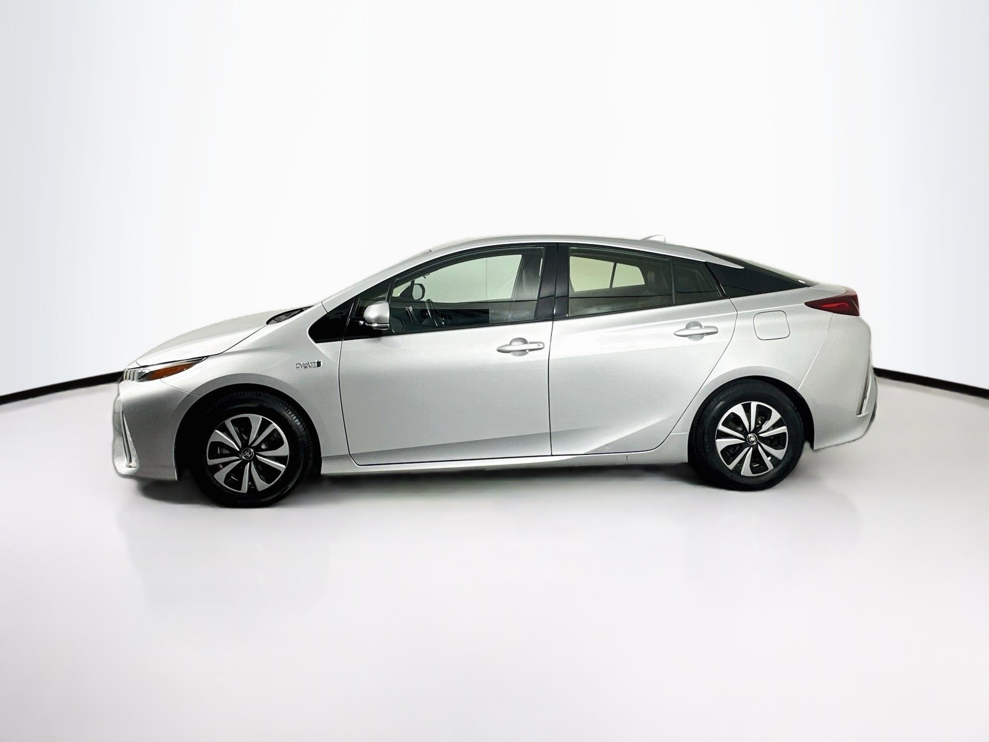 Used 2017 Toyota Prius Prime Premium FWD image 4