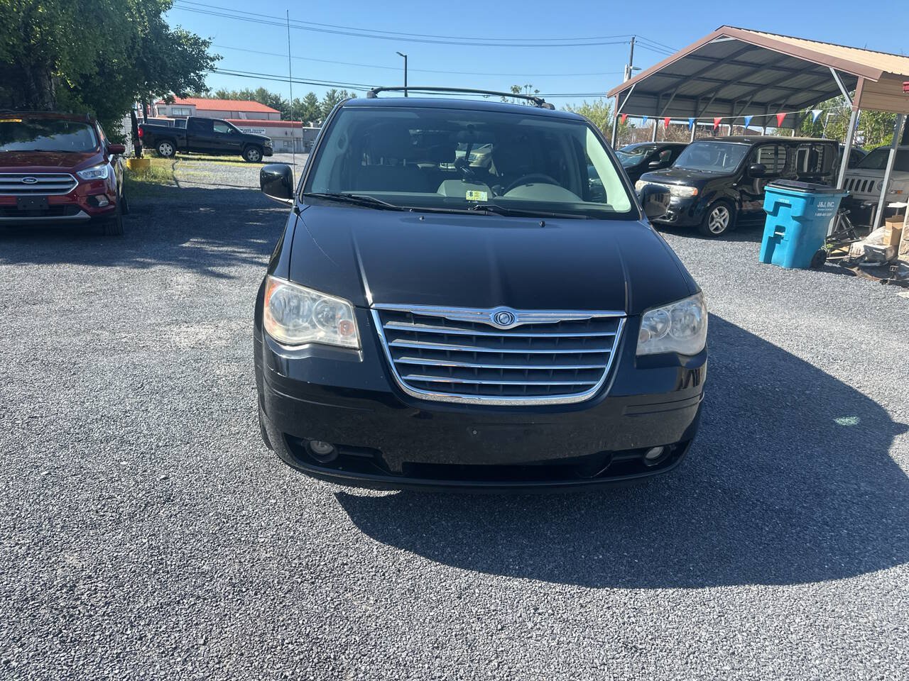 Used 2010 Chrysler Town & Country Touring FWD image 8