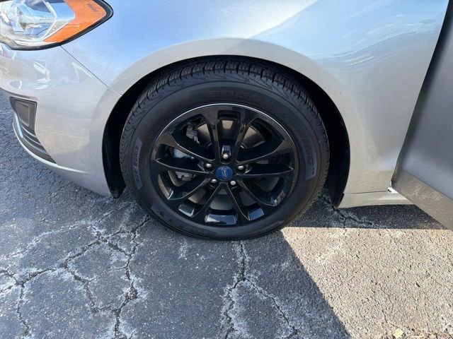 Used 2020 Ford Fusion SE image 30
