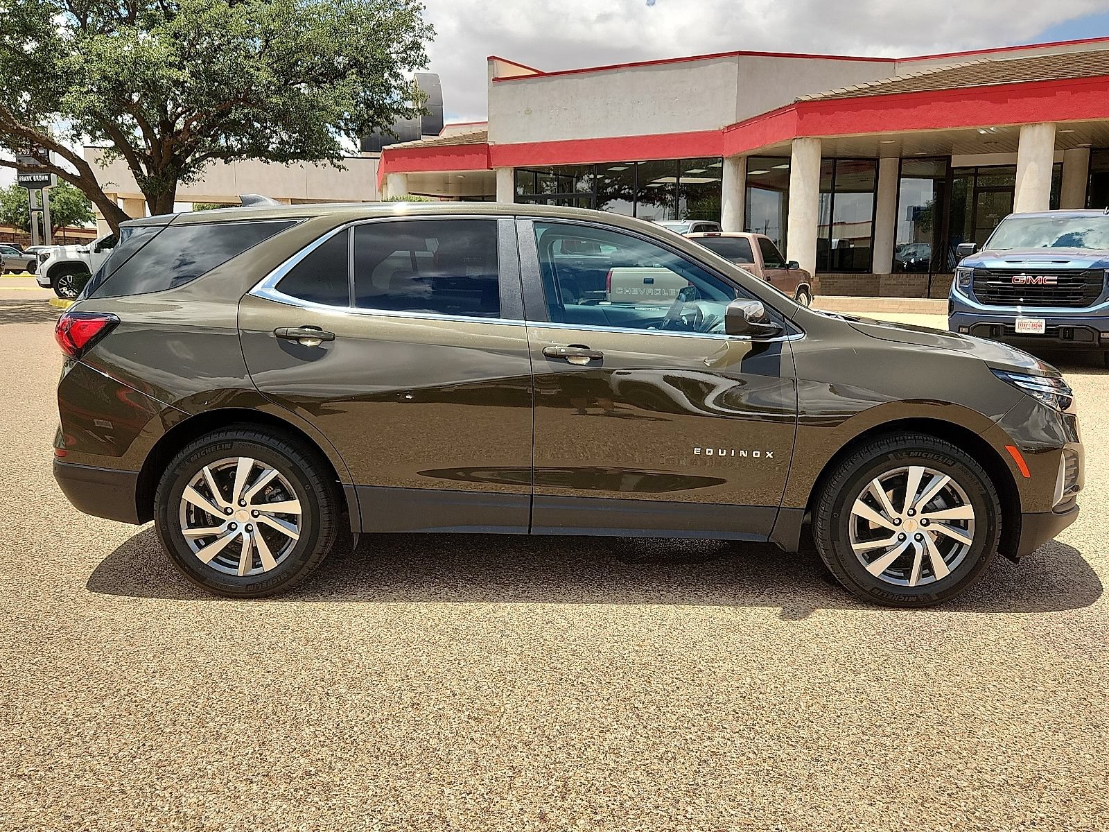 Used 2024 Chevrolet Equinox LT w/ LPO, Floor Liner Package FWD image 5