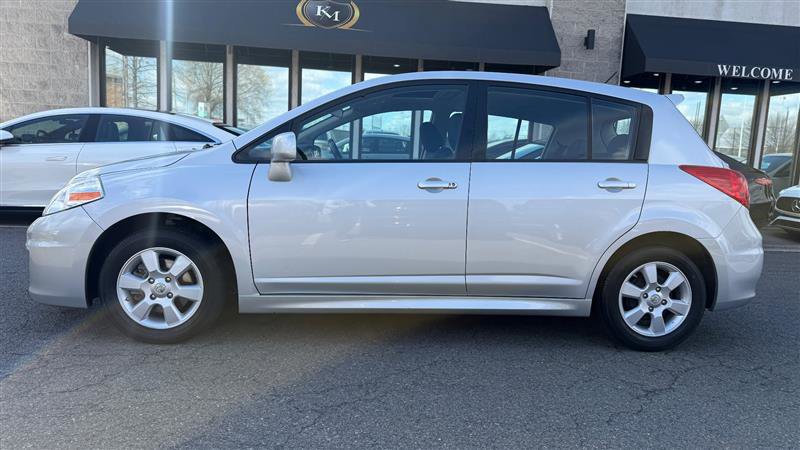 Used 2007 Nissan Versa Hatchback w/ Convenience Pkg FWD image 2