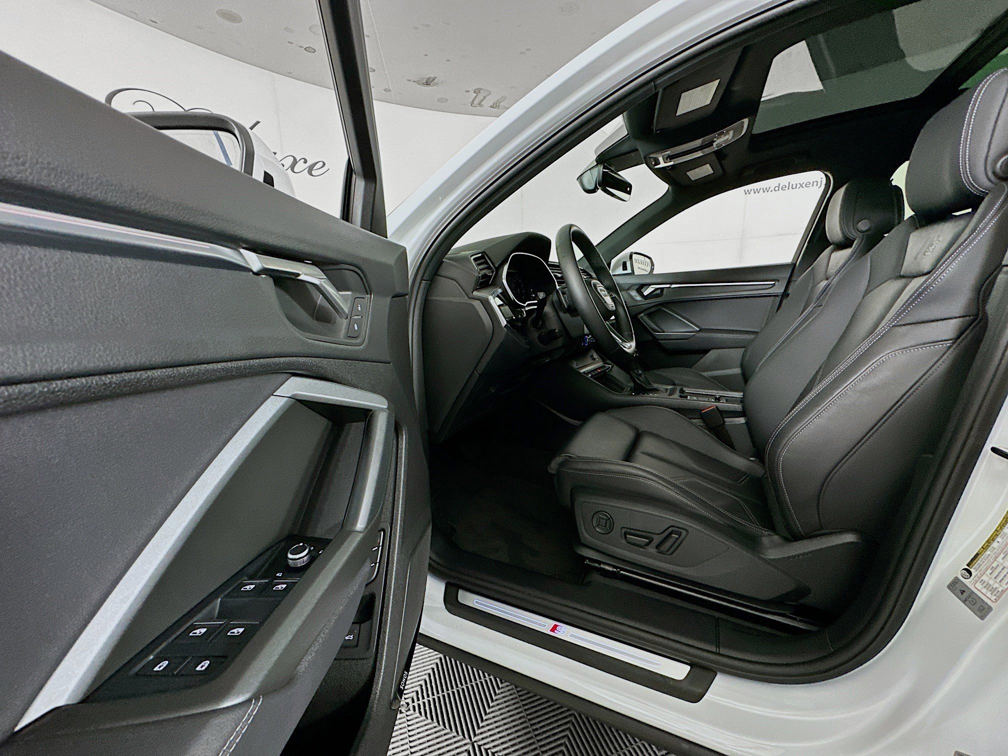 Used 2024 Audi Q3 2.0T Premium Plus w/ Premium Plus Package image 22