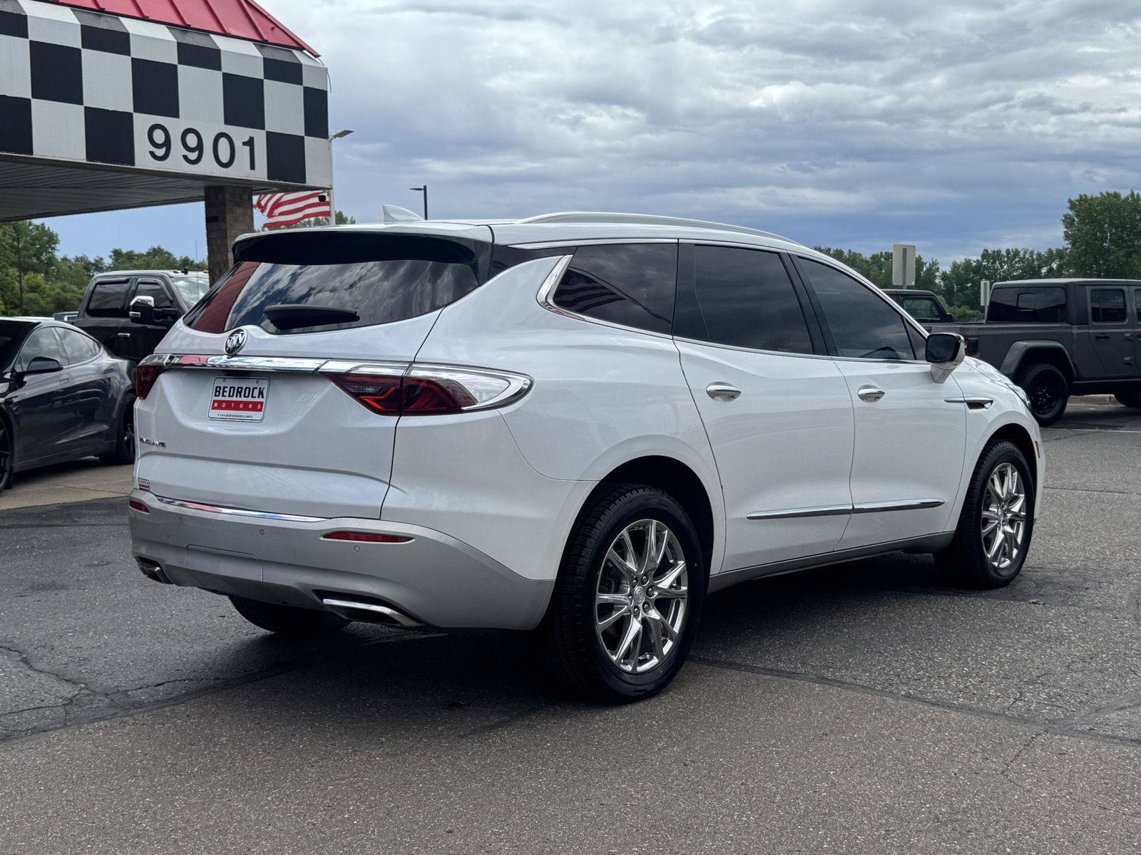 Used 2022 Buick Enclave Essence w/ Experience Buick Package FWD image 7