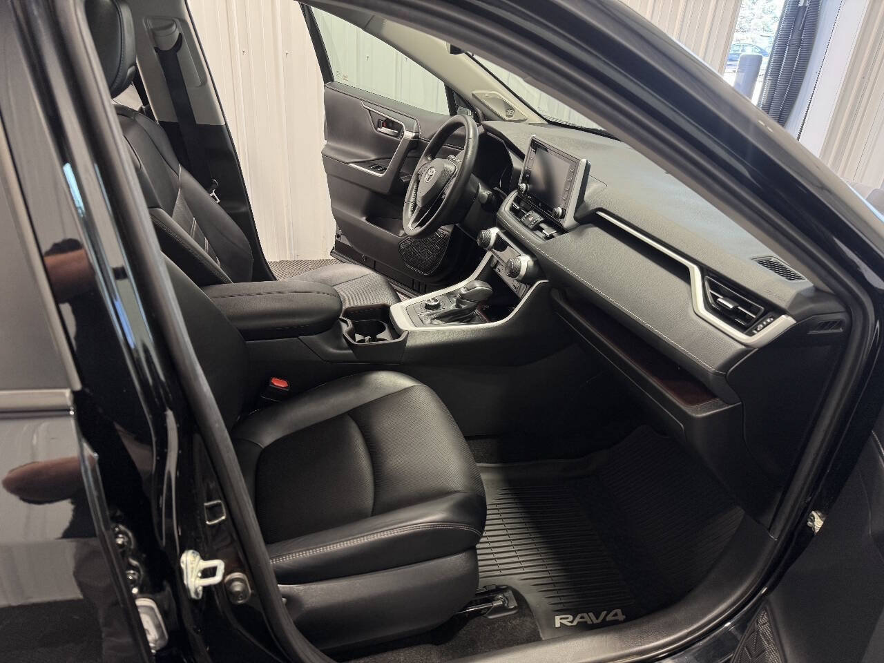 Used 2020 Toyota RAV4 Limited AWD/4WD image 21