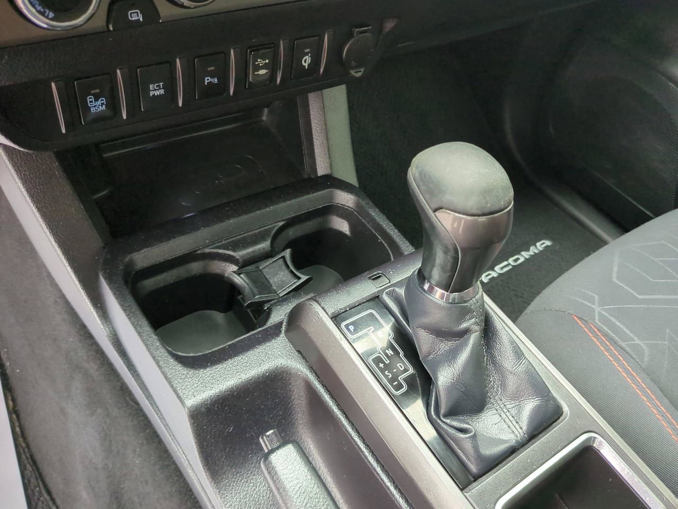 Used 2016 Toyota Tacoma TRD Sport w/ Premium & Technology Package AWD/4WD image 16
