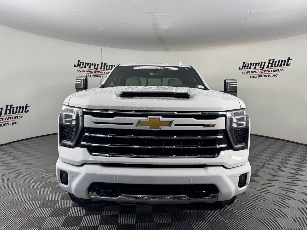 Used 2024 Chevrolet Silverado 2500 LTZ w/ LTZ Plus Package AWD/4WD image 4
