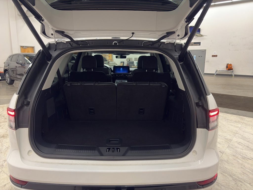 Used 2025 Lincoln Aviator AWD w/ Jet Appearance Package image 19