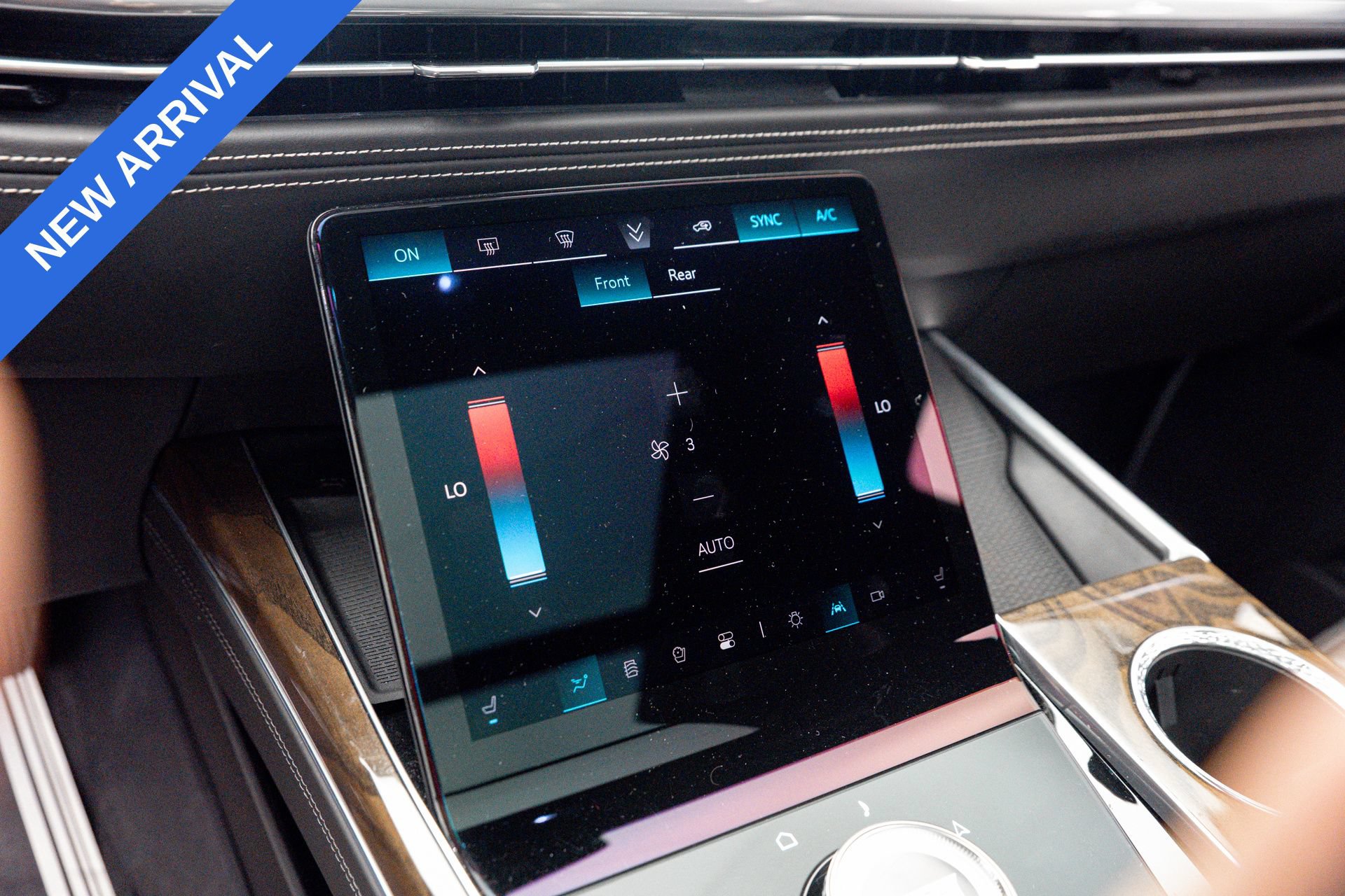 Used 2025 Cadillac Escalade Sport Platinum w/ LPO, Floor Liner Package AWD/4WD image 26