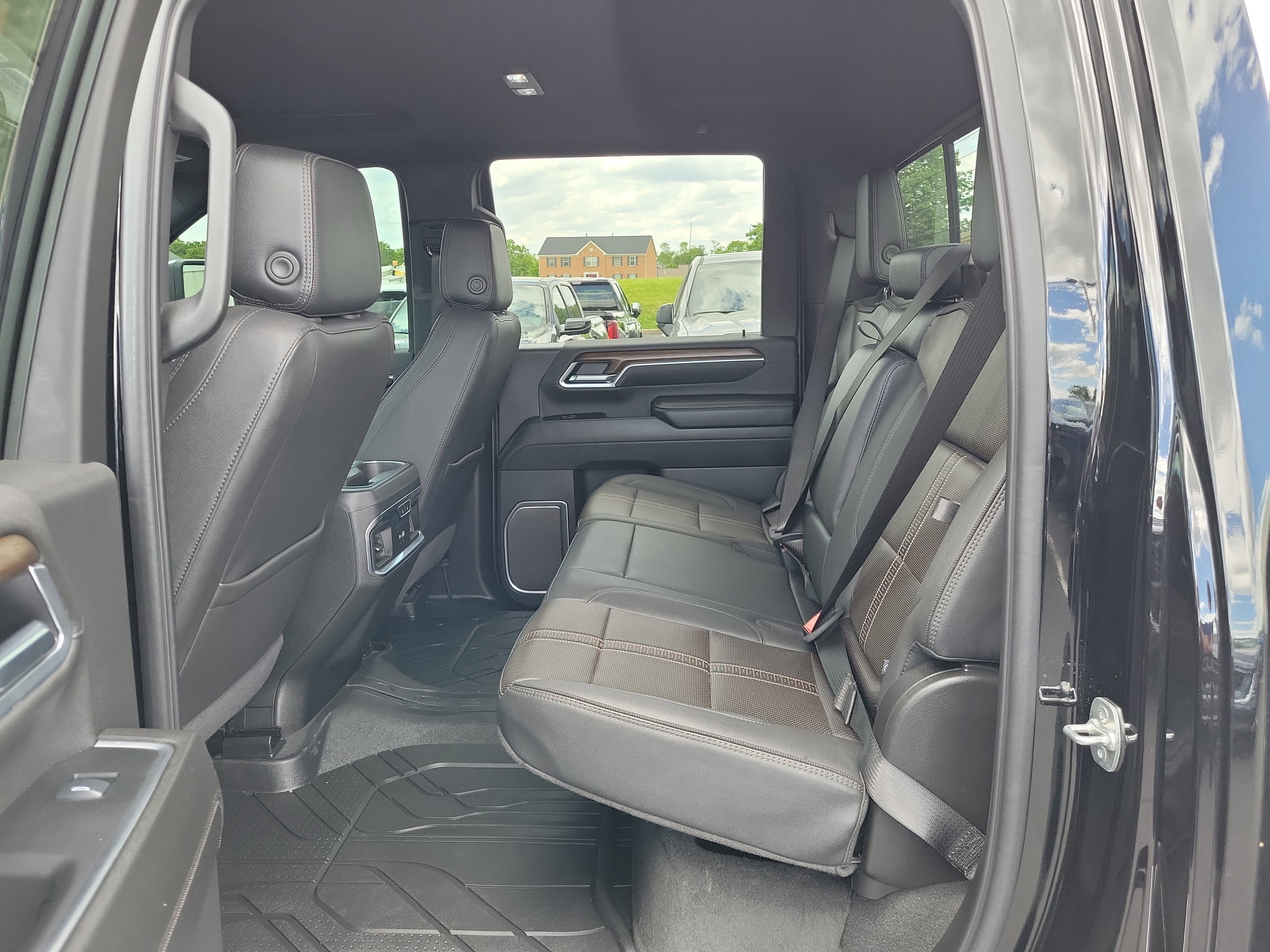 Used 2025 Chevrolet Silverado 3500 High Country w/ High Country Premium Package AWD/4WD image 12