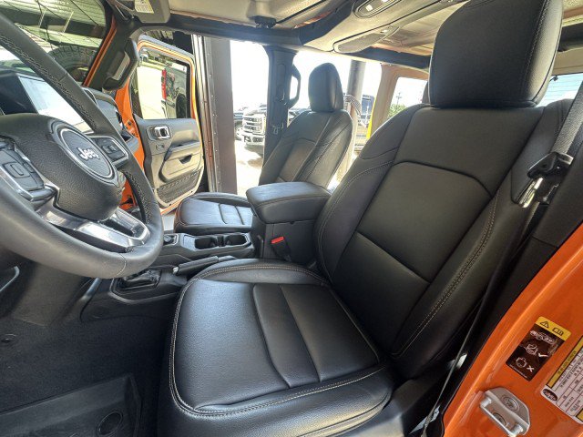 Used 2025 Jeep Wrangler Unlimited Sahara AWD/4WD image 14