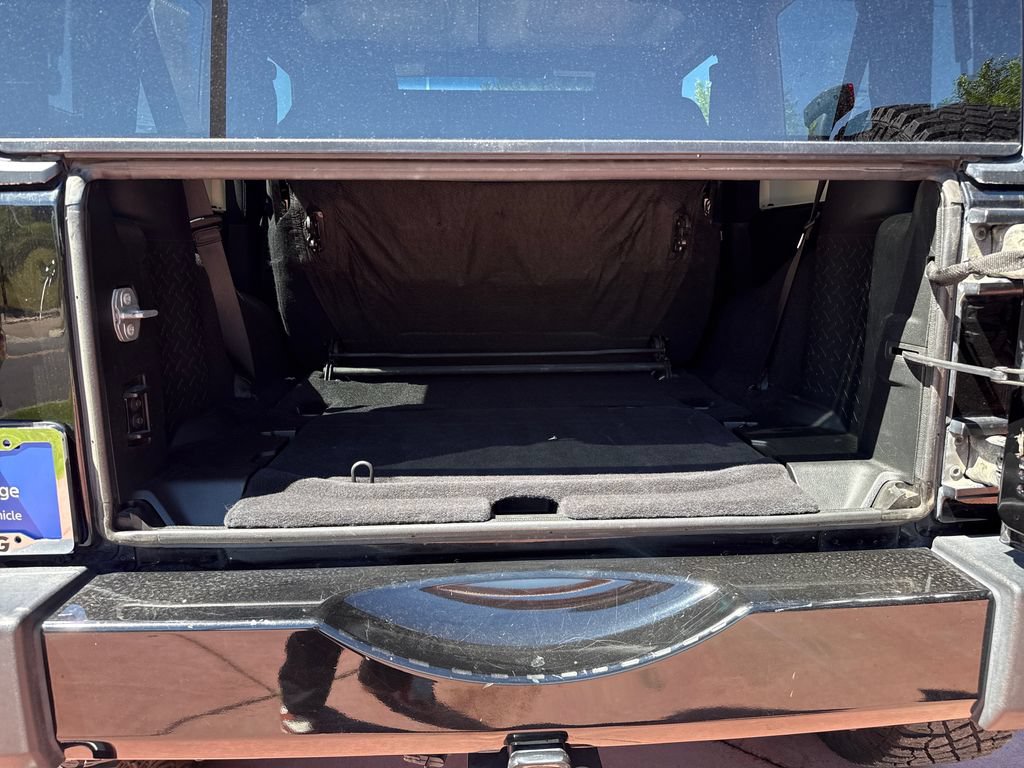 Used 2017 Jeep Wrangler Sahara AWD/4WD image 8