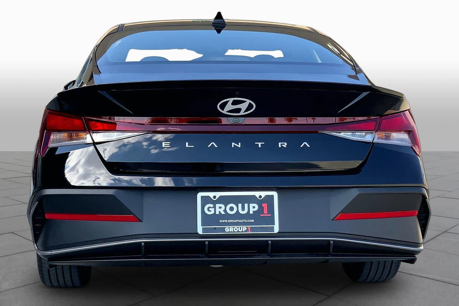 New 2026 Hyundai Elantra SEL Sport FWD image 4
