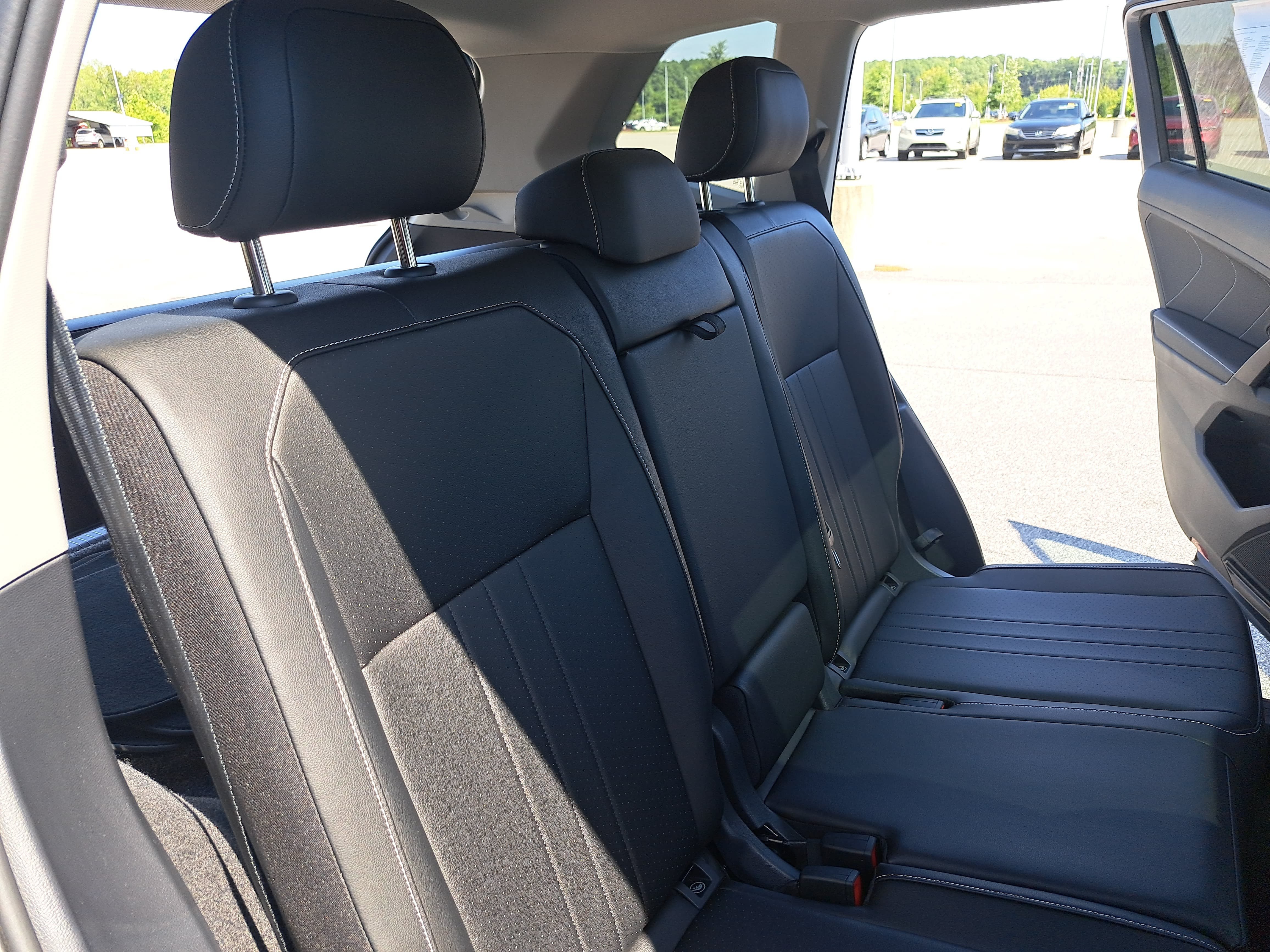 Certified 2023 Volkswagen Tiguan SE w/ Panoramic Sunroof Package AWD/4WD image 12