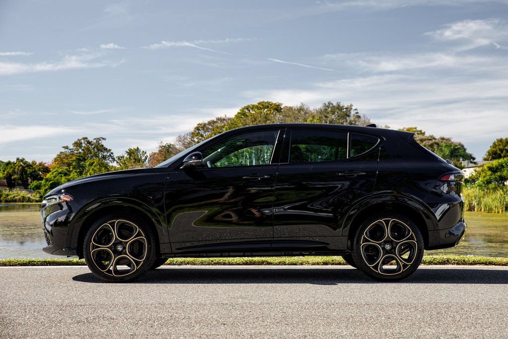 New 2025 Alfa Romeo Tonale AWD/4WD image 6