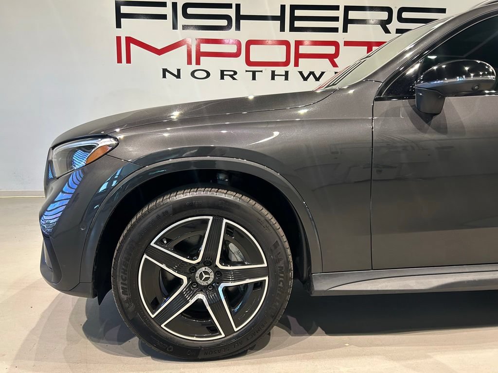 Used 2025 Mercedes-Benz GLC 300 4MATIC image 3