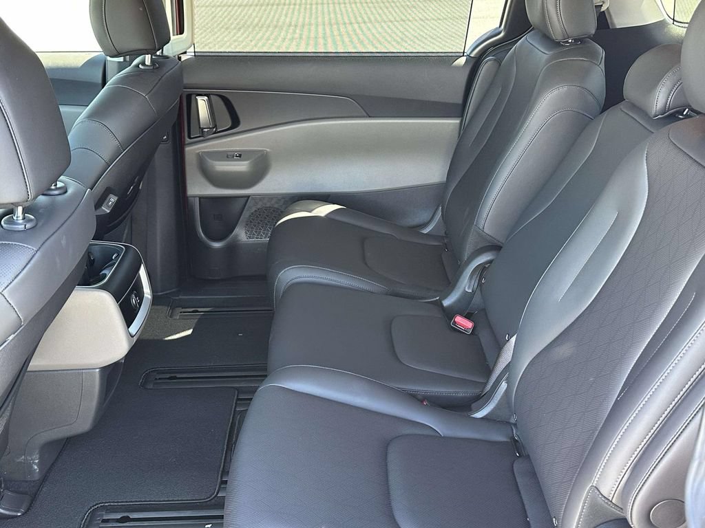 Used 2026 Kia Carnival EX FWD image 13