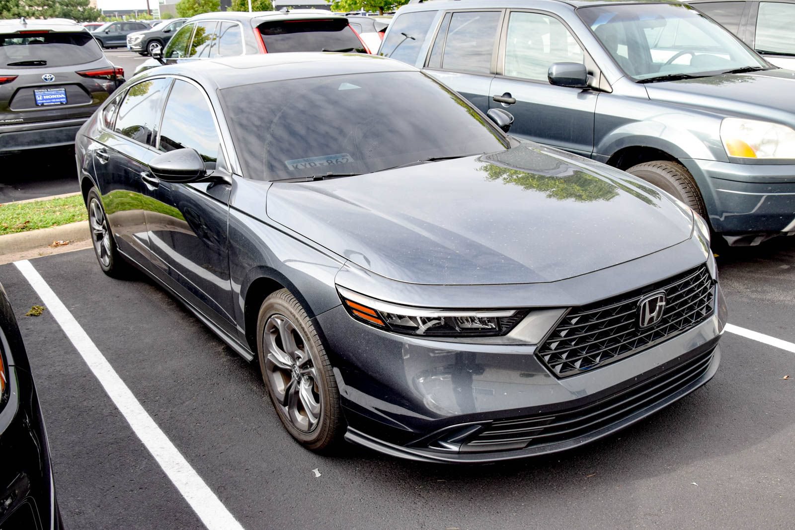 Used 2023 Honda Accord EX image 4