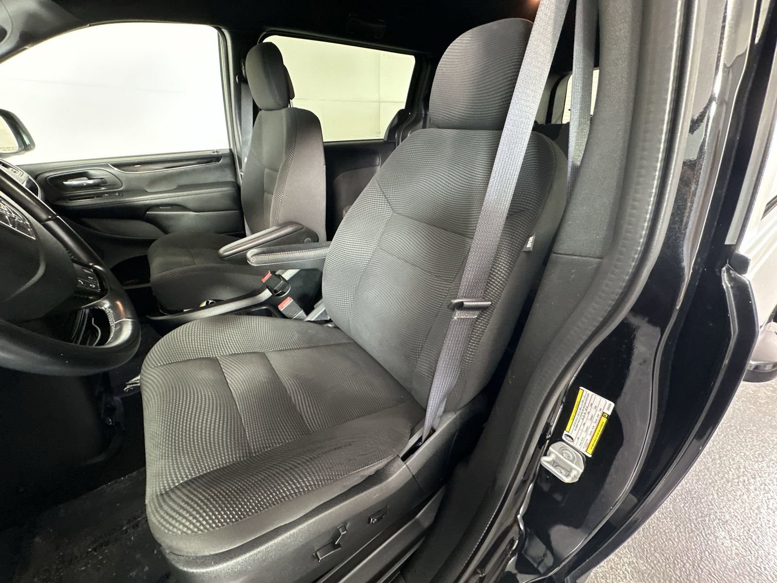 Used 2020 Dodge Grand Caravan SE image 11