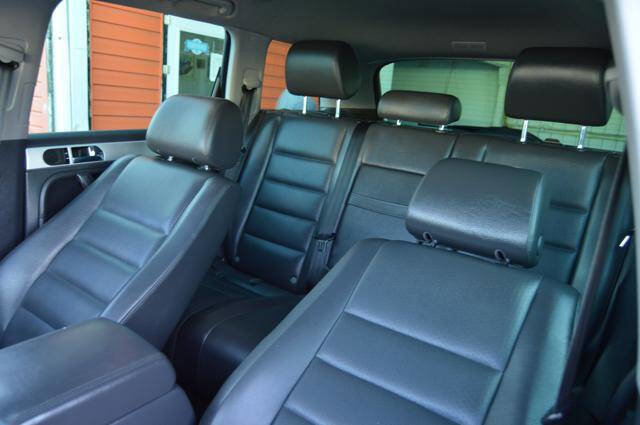 Used 2009 Volkswagen Touareg VR6 image 48