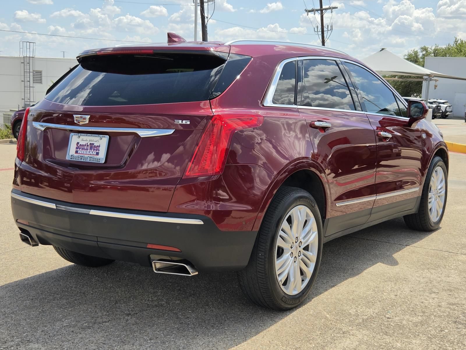 Used 2018 Cadillac XT5 Premium Luxury w/ Driver Assist Package FWD image 5