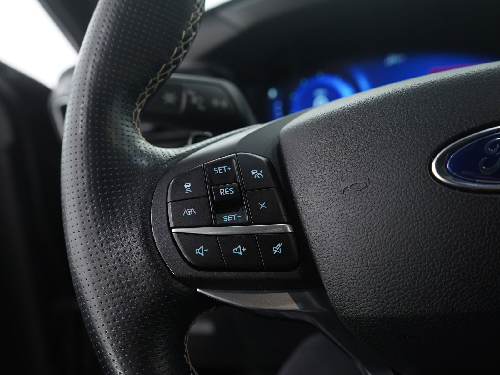 Used 2020 Ford Explorer ST image 31