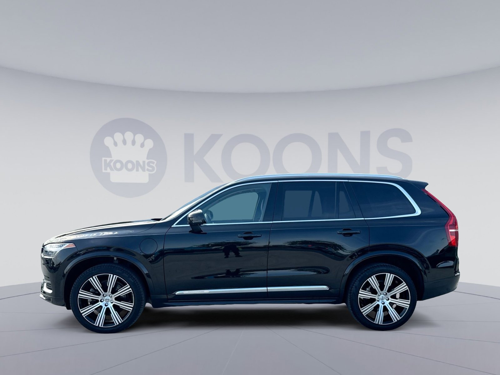 Used 2024 Volvo XC90 T8 Plus w/ Protection Package AWD/4WD image 2