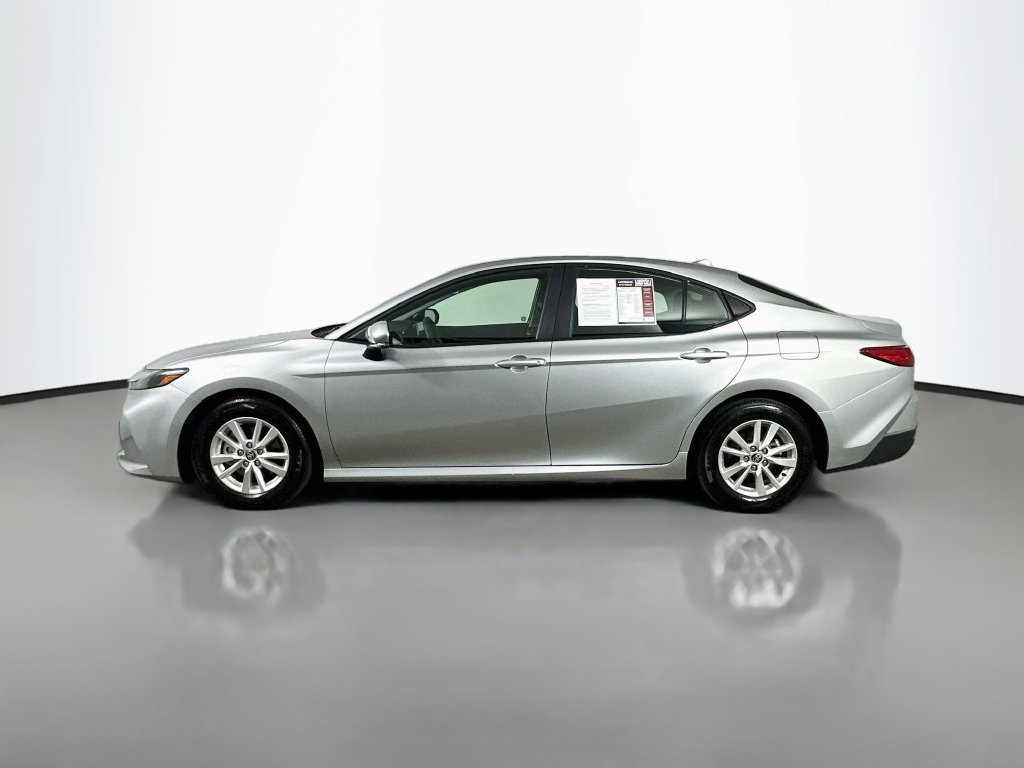 Used 2026 Toyota Camry LE FWD image 5