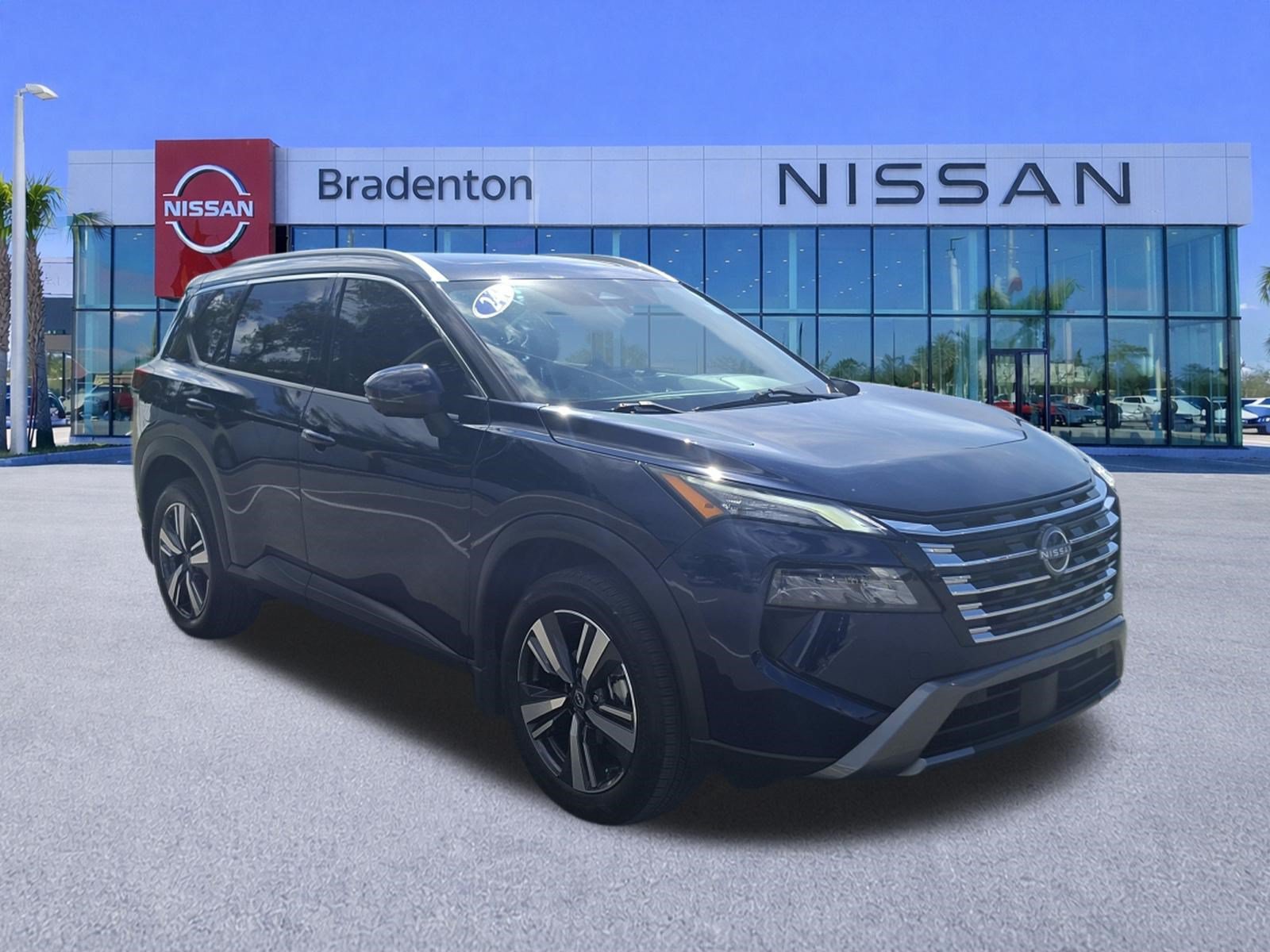 Certified 2024 Nissan Rogue SL w/ SL Premium Package FWD image 3