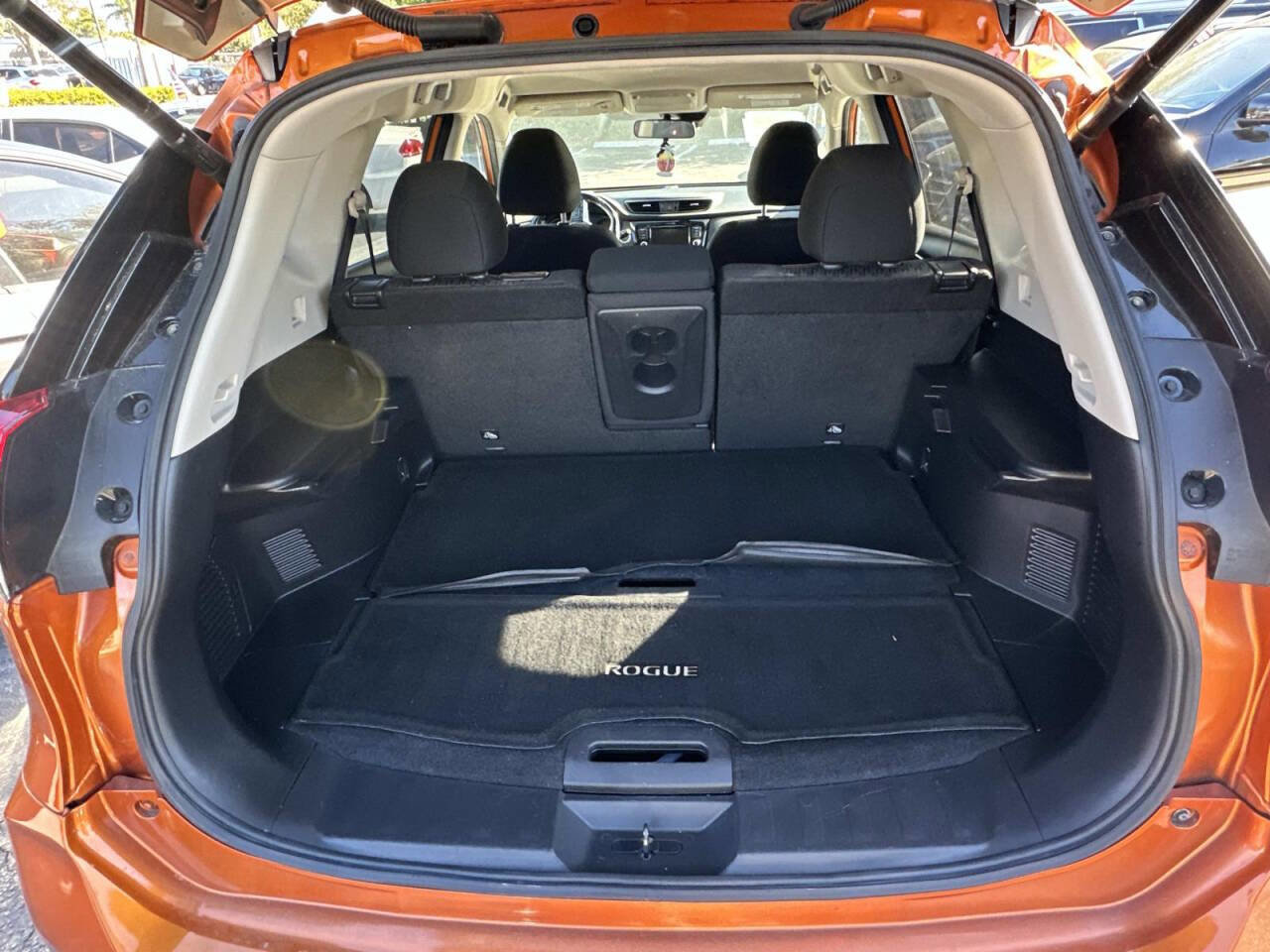 Used 2020 Nissan Rogue SV FWD image 6