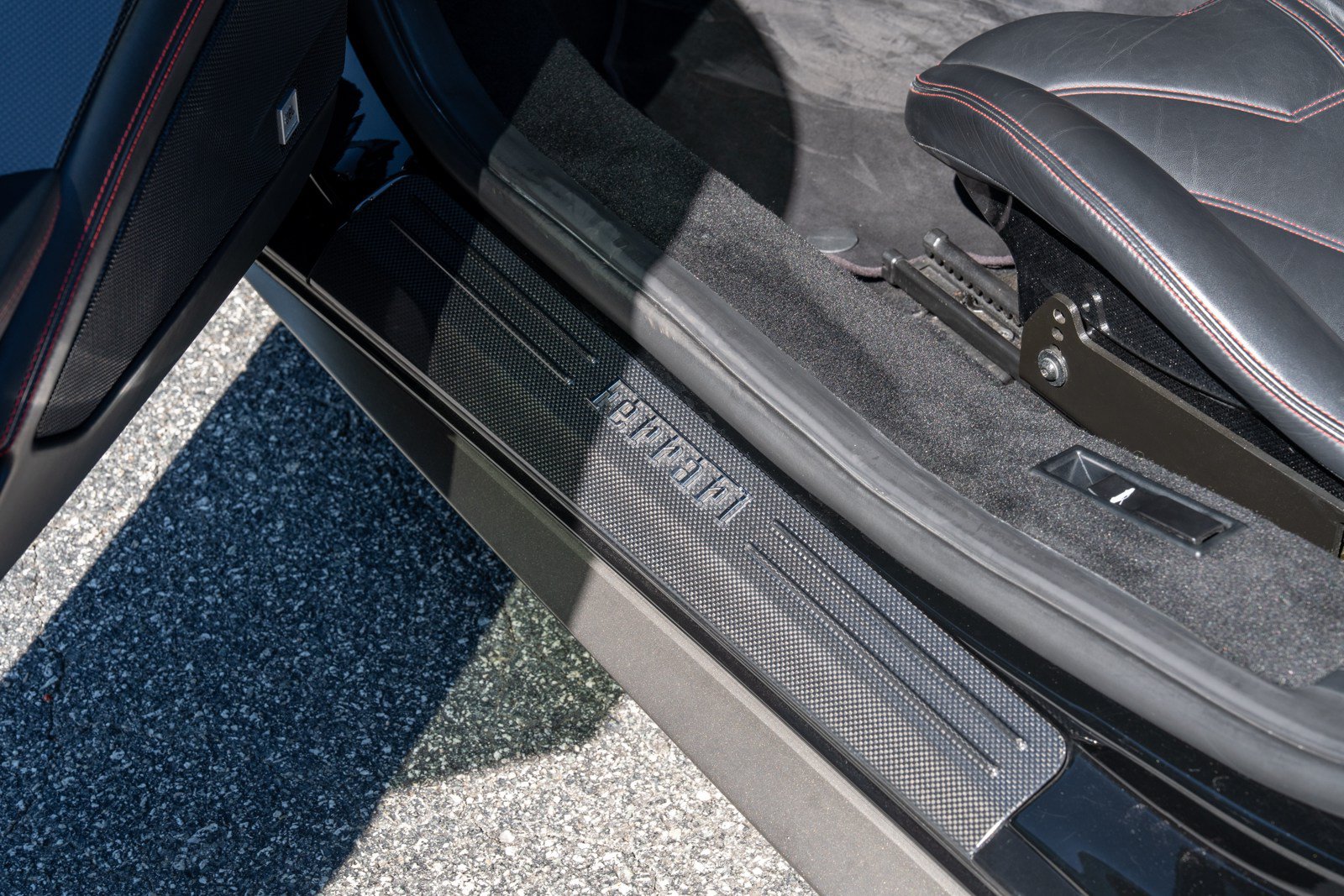 Used 2010 Ferrari 458 Italia Coupe RWD image 28