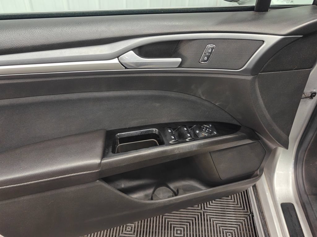 Used 2014 Ford Fusion SE FWD image 29