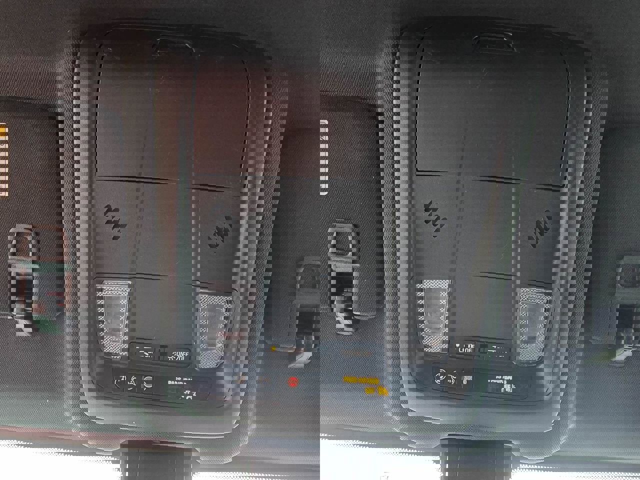 Used 2022 Chevrolet Equinox RS w/ RS Leather Package image 25