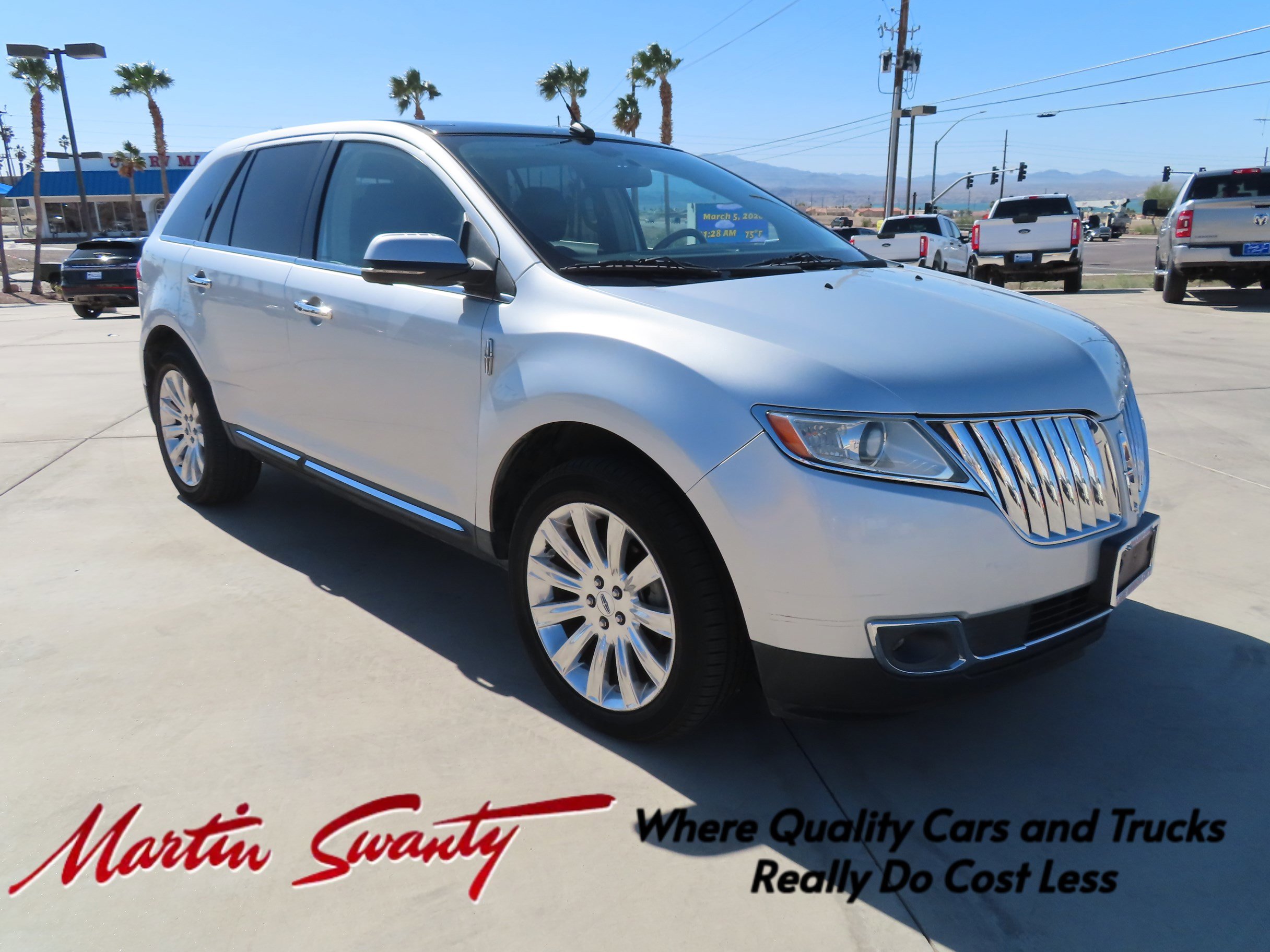 Used 2013 Lincoln MKX FWD image 1