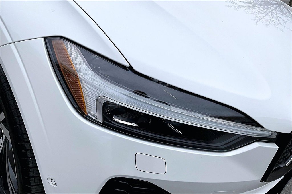 Used 2023 Volvo XC60 B5 Ultimate image 32