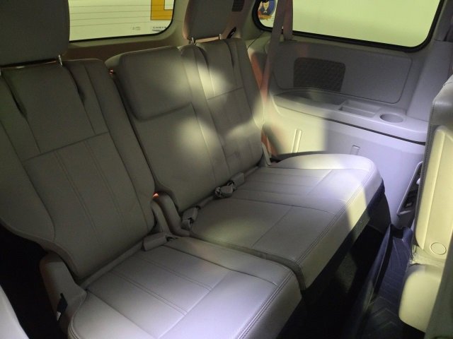 Used 2015 Chrysler Town & Country Touring image 21