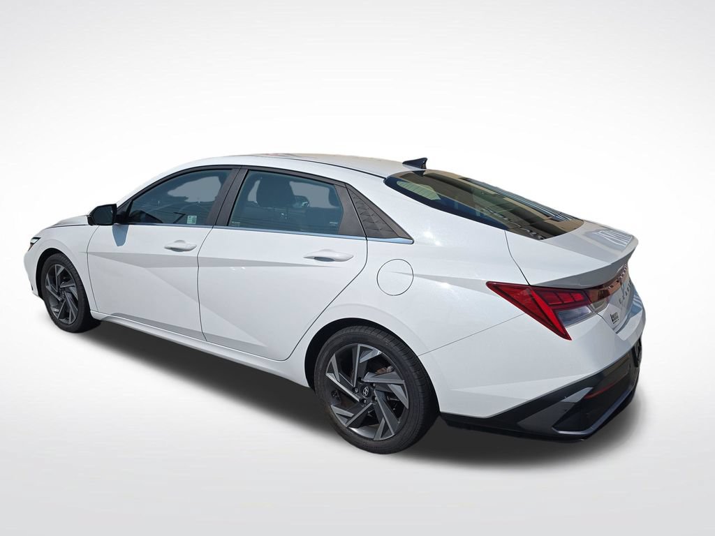 Certified 2024 Hyundai Elantra Limited FWD image 4