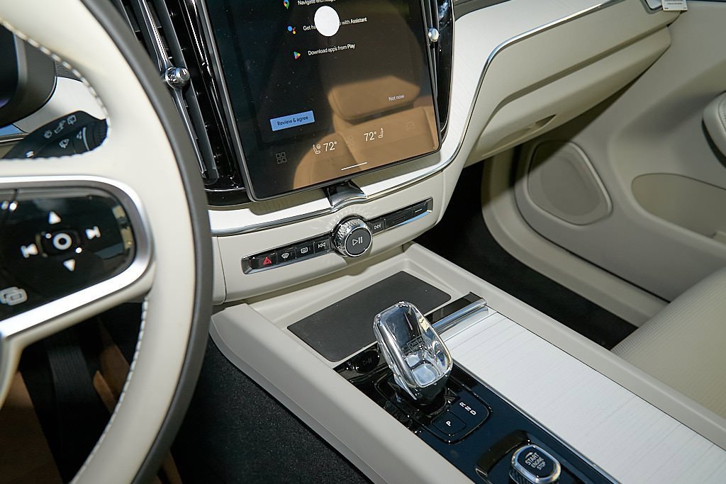 New 2026 Volvo XC60 T8 Ultra w/ Protection Package Premier image 14