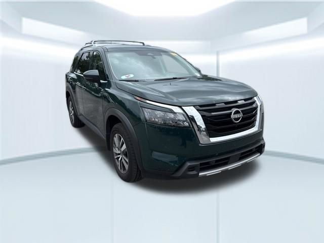 Used 2025 Nissan Pathfinder SL FWD image 4