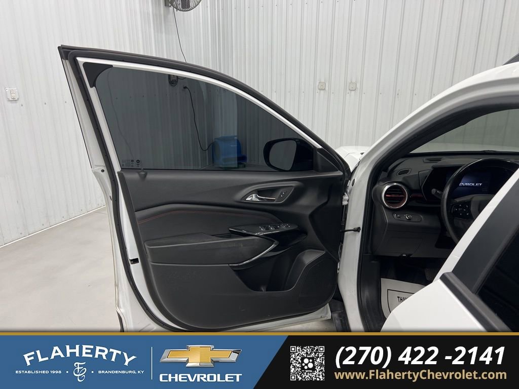 Used 2024 Chevrolet Trax RS image 8