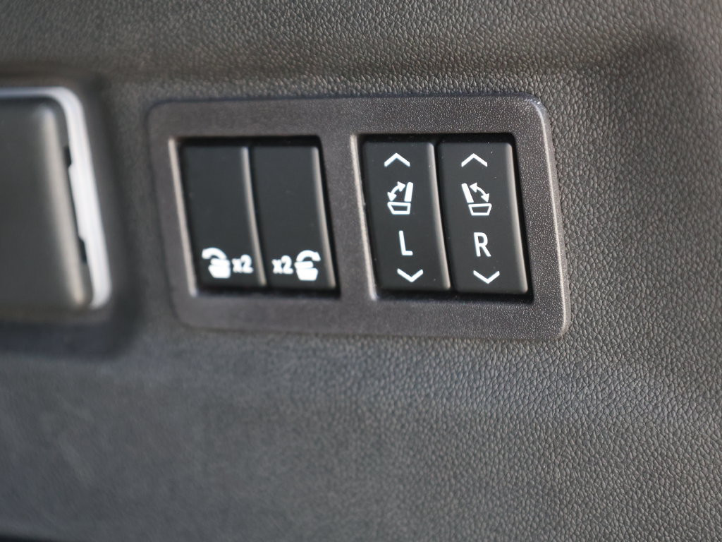 Used 2026 Chevrolet Suburban High Country RWD image 9