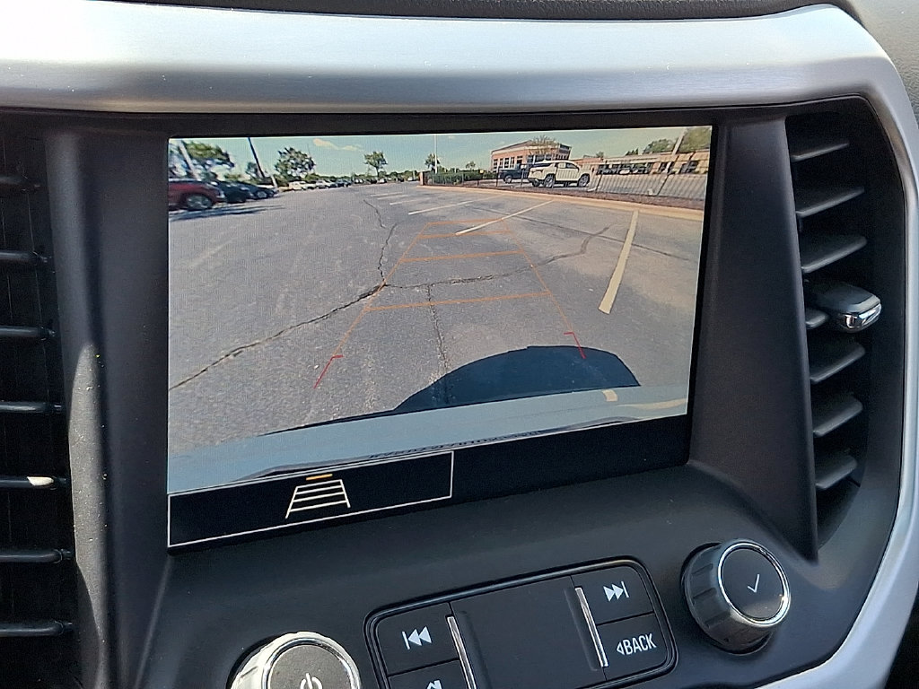 Used 2023 GMC Acadia SLE w/ Driver Convenience Package FWD image 17