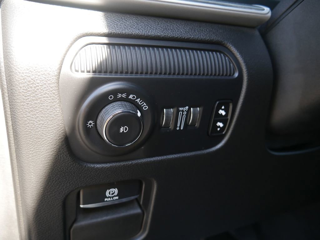 Certified 2024 Jeep Wagoneer L Series III w/ Flexible Seating Group image 32